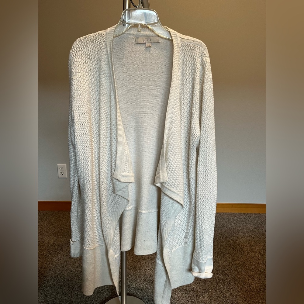LOFT cardigan perfect with leggins to make casual or can be dressed up